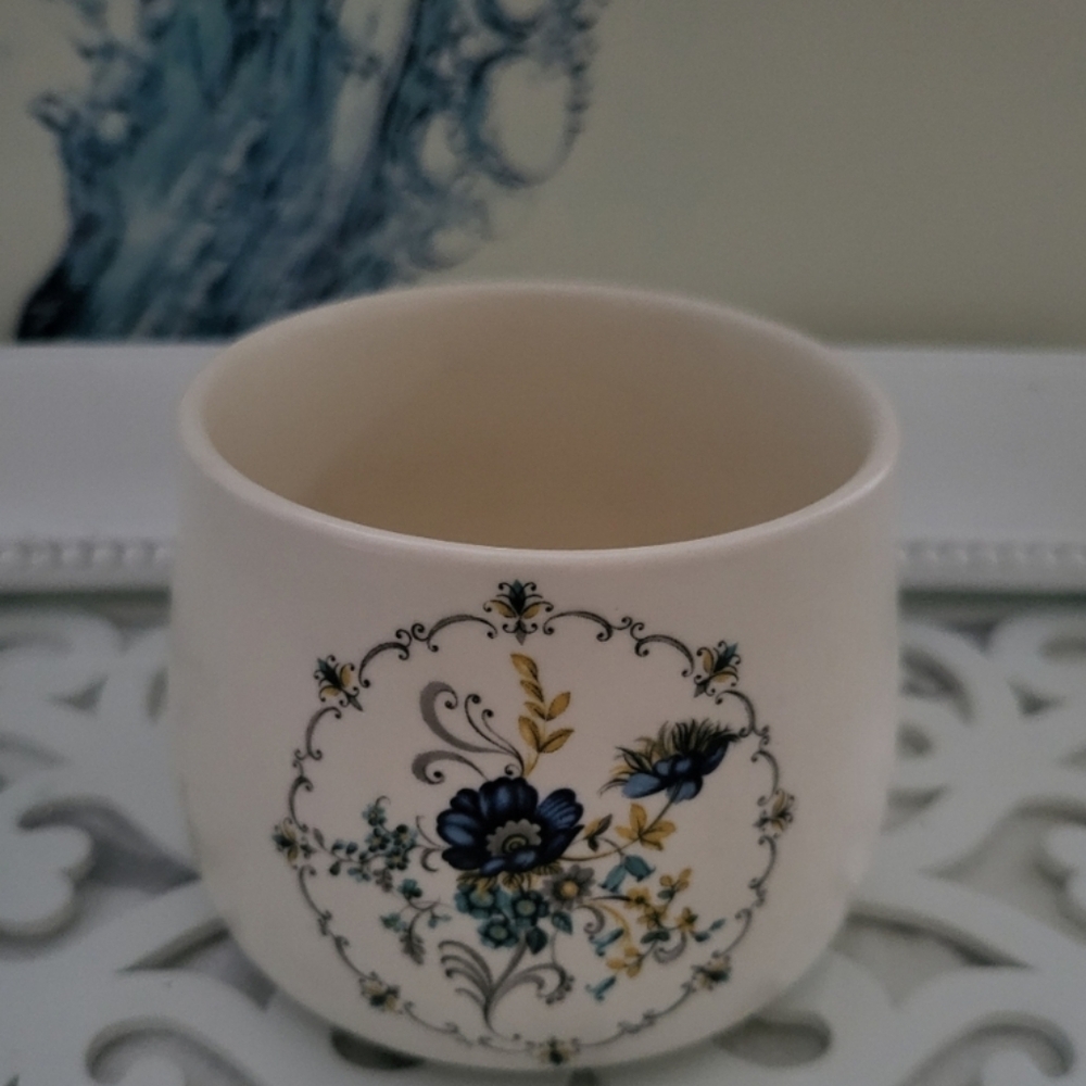 Elegant Floral Ceramic Bath Accessory